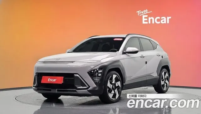 HYUNDAI KONA 2023 — 42 373 км, серебристо-серый, Корея — под ключ — фото 2