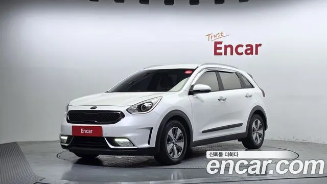 KIA NIRO 2017 — 200 301 км, белый, Корея — под ключ — фото 1
