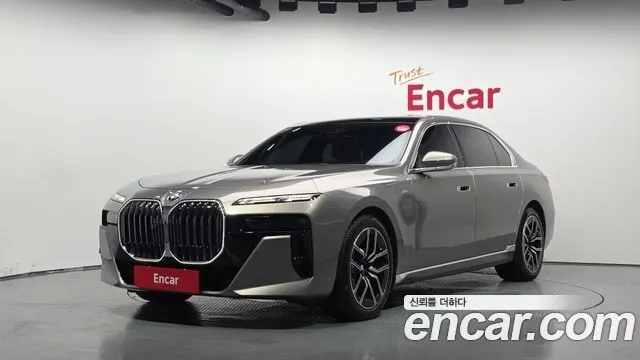 BMW 7 SERIES 2023 — 39 725 км, светло-золотистый, Корея — под ключ — фото 1