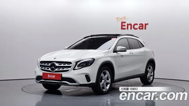 MERCEDES-BENZ GLA-CLASS X156 2018 — 60 031 км, белый, Корея — под ключ — фото 1