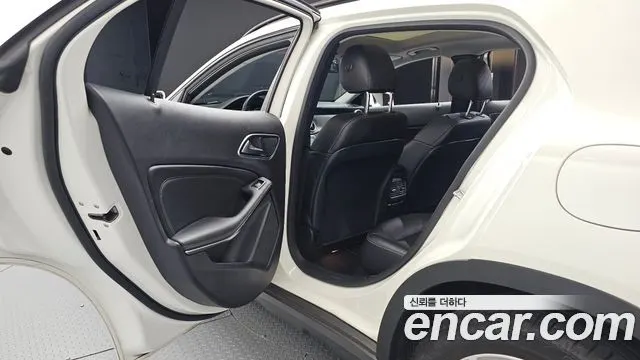 MERCEDES-BENZ GLA-CLASS X156 2018 — 60 031 км, белый, Корея — под ключ — фото 12