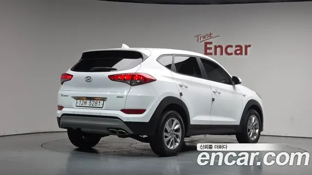 HYUNDAI TUCSON 2018 — 164 075 км, белый, Корея — под ключ — фото 1