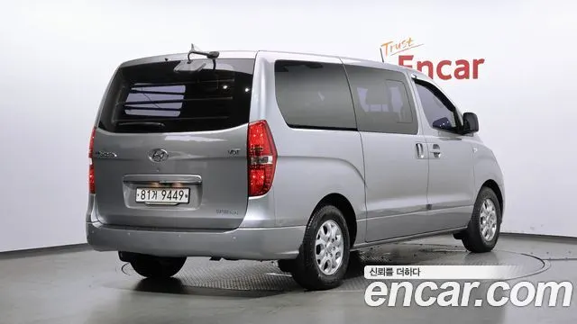 HYUNDAI GRAND STAREX 2015 — 98 545 км, серебристо-серый, Корея — под ключ — фото 2