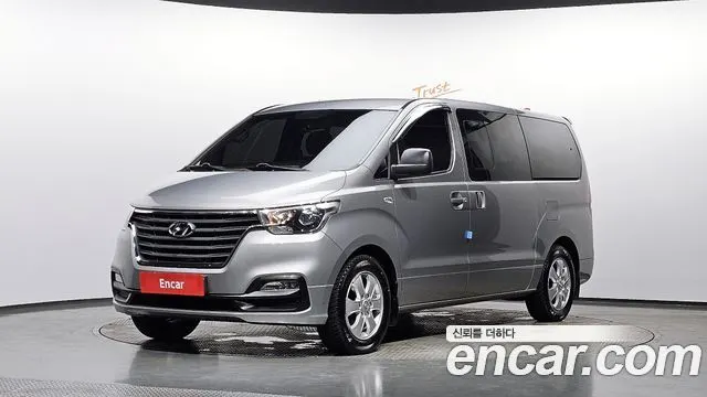 HYUNDAI GRAND STAREX 2019 — 79 495 км, серебристый, Корея — под ключ — фото 1