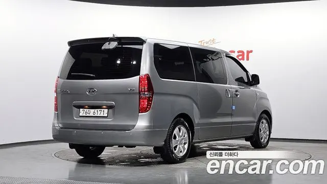 HYUNDAI GRAND STAREX 2019 — 79 495 км, серебристый, Корея — под ключ — фото 2