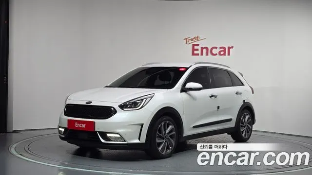 KIA NIRO 2018 — 184 637 км, белый, Корея — под ключ — фото 1