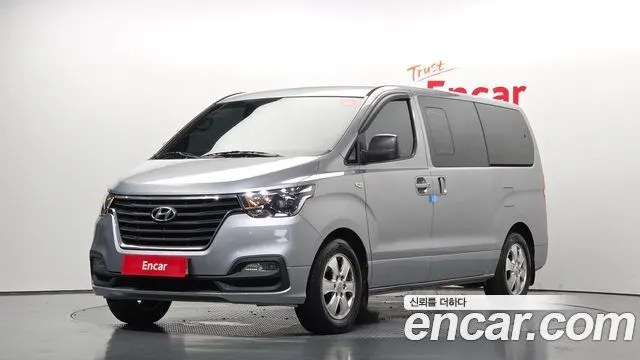 HYUNDAI GRAND STAREX 2019 — 149 102 км, серебристо-серый, Корея — под ключ — фото 1