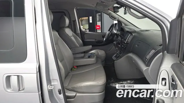 HYUNDAI GRAND STAREX 2019 — 149 102 км, серебристо-серый, Корея — под ключ — фото 11