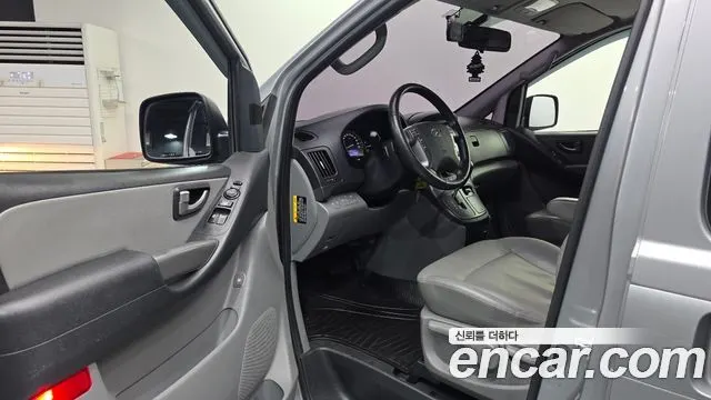 HYUNDAI GRAND STAREX 2019 — 137 418 км, серебристый, Корея — под ключ — фото 10