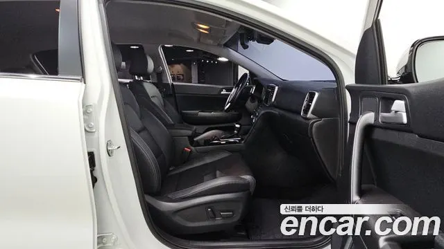 KIA SPORTAGE THE BOLD 2019 — 73 553 км, белый, Корея — под ключ — фото 12