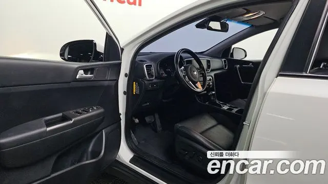 KIA SPORTAGE THE BOLD 2019 — 73 553 км, белый, Корея — под ключ — фото 10