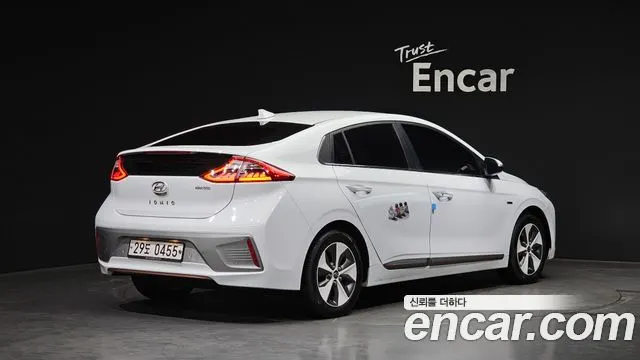 HYUNDAI IONIQ ELECTRIC 2017 — 125 082 км, белый, Корея — под ключ — фото 2