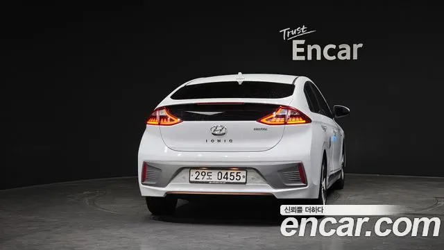 HYUNDAI IONIQ ELECTRIC 2017 — 125 082 км, белый, Корея — под ключ — фото 4