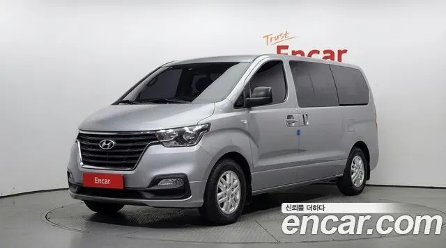HYUNDAI GRAND STAREX 2020 — 175 846 км, серебристый, Корея — под ключ — фото 1