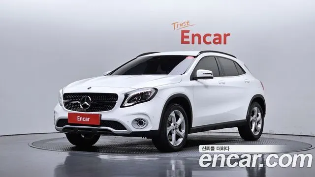 MERCEDES-BENZ GLA-CLASS X156 2019 — 90 637 км, белый, Корея — под ключ — фото 1