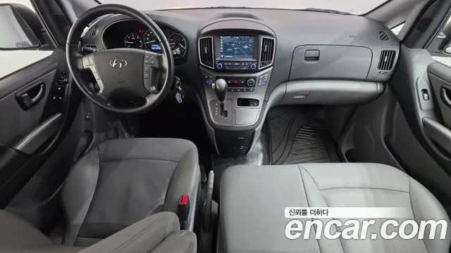 HYUNDAI GRAND STAREX 2019 — 20 168 км, белый, Корея — под ключ — фото 7