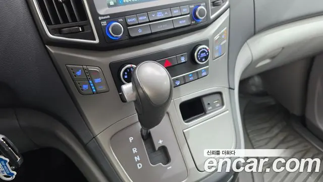 HYUNDAI GRAND STAREX 2019 — 20 168 км, белый, Корея — под ключ — фото 9