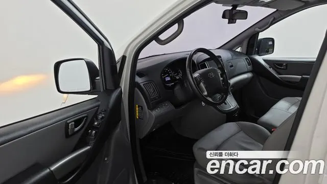 HYUNDAI GRAND STAREX 2019 — 20 168 км, белый, Корея — под ключ — фото 10