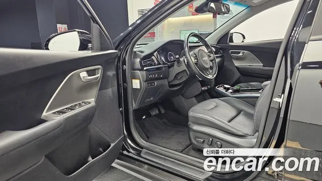 KIA NIRO PLUS 2024 — 28 003 км, чёрный, Корея — под ключ — фото 10