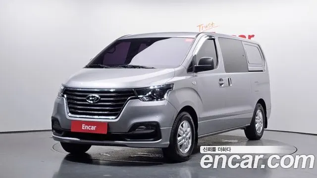 HYUNDAI GRAND STAREX 2019 — 130 838 км, серебристый, Корея — под ключ — фото 1