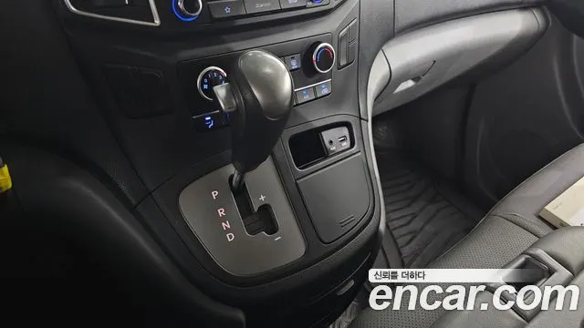 HYUNDAI GRAND STAREX 2019 — 158 167 км, белый, Корея — под ключ — фото 9