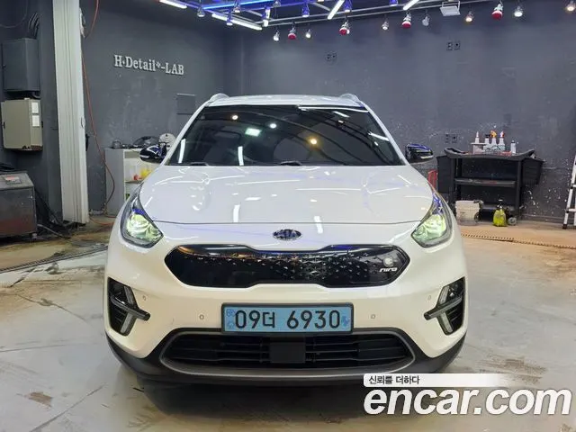 KIA NIRO 2020 — 74 300 км, белый, Корея — под ключ — фото 1