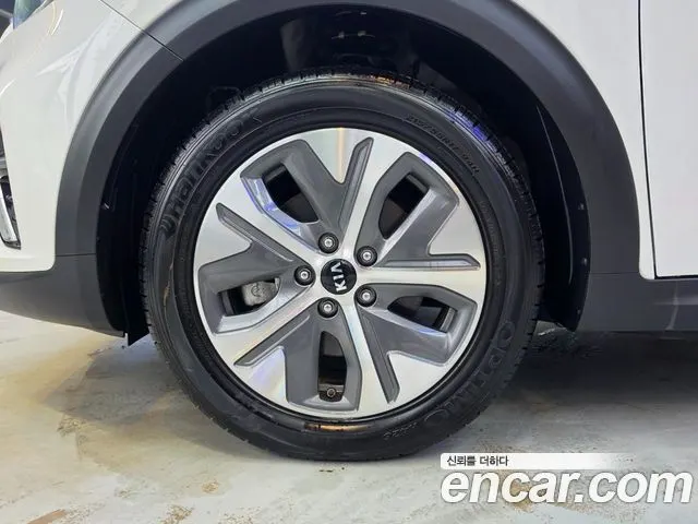 KIA NIRO 2020 — 74 300 км, белый, Корея — под ключ — фото 7