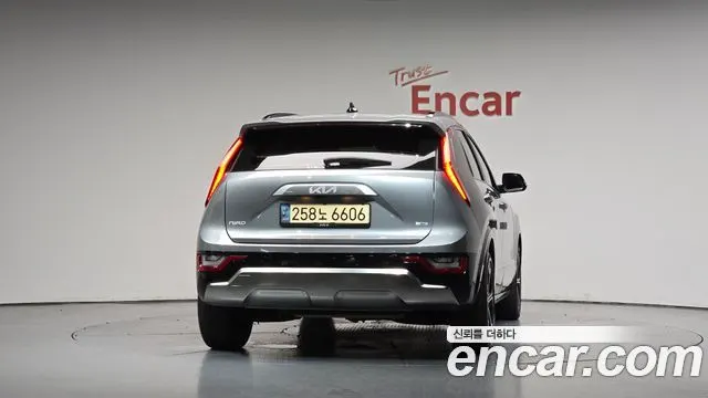 KIA NIRO 2022 — 102 414 км, серебристо-серый, Корея — под ключ — фото 4