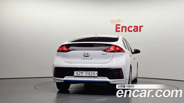 HYUNDAI IONIQ HYBRID 2017 — 98 534 км, белый, Корея — под ключ — фото 4