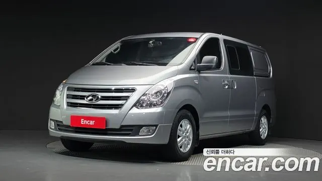 HYUNDAI GRAND STAREX 2017 — 129 264 км, серебристый, Корея — под ключ — фото 1