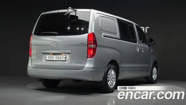 HYUNDAI GRAND STAREX 2017 — 129 264 км, серебристый, Корея — под ключ — фото 2