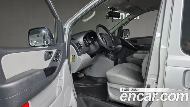 HYUNDAI GRAND STAREX 2017 — 129 264 км, серебристый, Корея — под ключ — фото 11