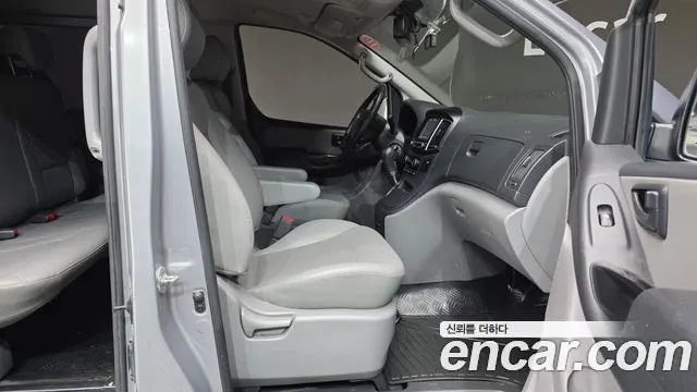 HYUNDAI GRAND STAREX 2017 — 129 264 км, серебристый, Корея — под ключ — фото 10