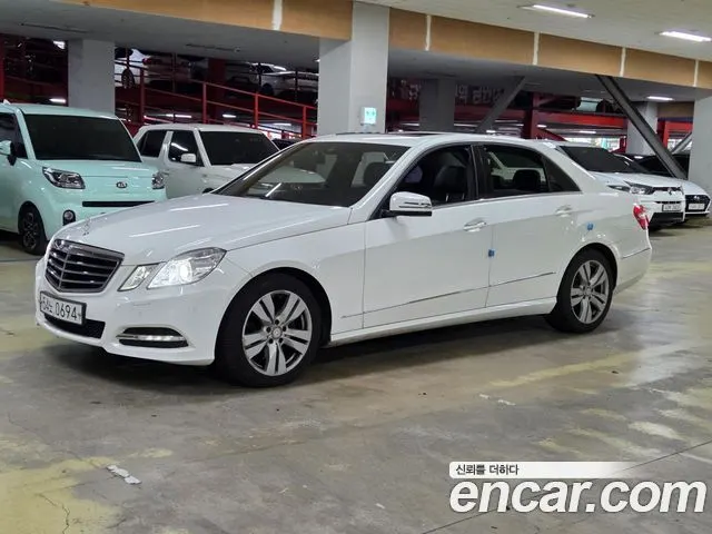 MERCEDES-BENZ E-CLASS W212 2013 — 121 404 км, белый, Корея — под ключ — фото 1