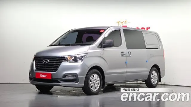 HYUNDAI GRAND STAREX 2018 — 157 649 км, серебристый, Корея — под ключ — фото 1