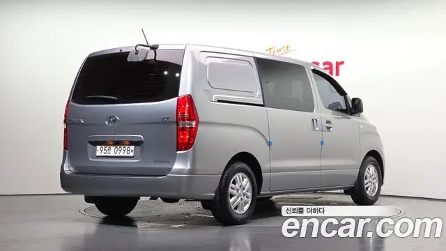 HYUNDAI GRAND STAREX 2018 — 157 649 км, серебристый, Корея — под ключ — фото 2