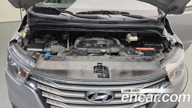 HYUNDAI GRAND STAREX 2018 — 157 649 км, серебристый, Корея — под ключ — фото 6