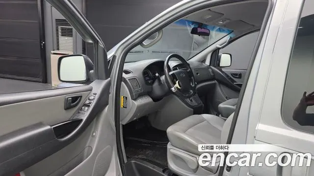 HYUNDAI GRAND STAREX 2018 — 157 649 км, серебристый, Корея — под ключ — фото 10