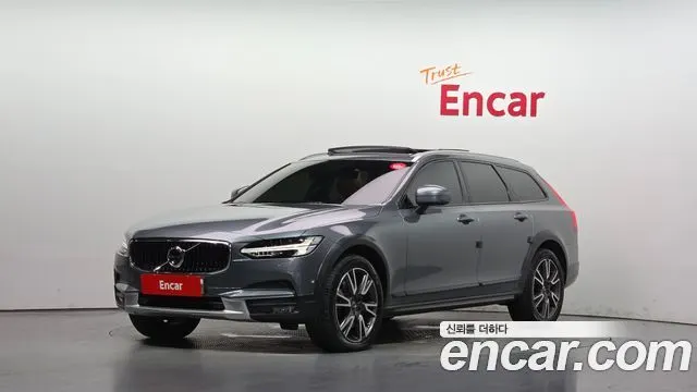 VOLVO V90 CROSS COUNTRY 2018 — 75 857 км, серый, Корея — под ключ — фото 1