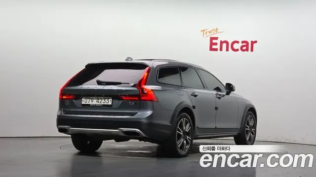 VOLVO V90 CROSS COUNTRY 2018 — 75 857 км, серый, Корея — под ключ — фото 2