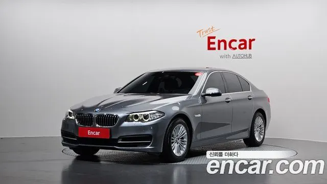 BMW 5 SERIES 2014 — 62 202 км, серебристо-серый, Корея — под ключ — фото 1