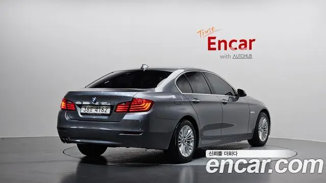 BMW 5 SERIES 2014 — 62 202 км, серебристо-серый, Корея — под ключ — фото 2