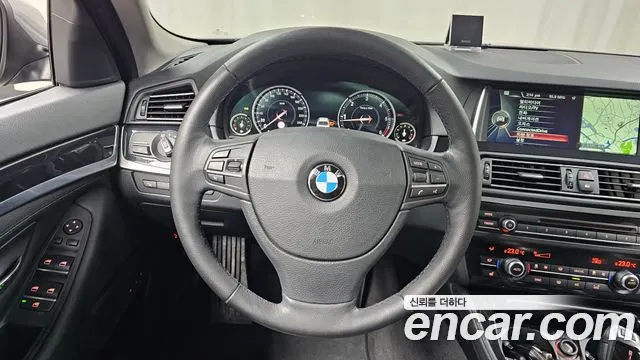 BMW 5 SERIES 2014 — 62 202 км, серебристо-серый, Корея — под ключ — фото 12