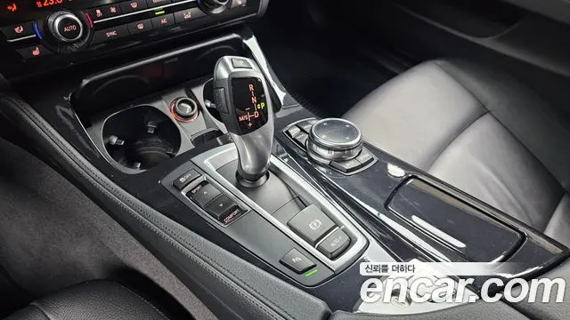 BMW 5 SERIES 2014 — 62 202 км, серебристо-серый, Корея — под ключ — фото 9