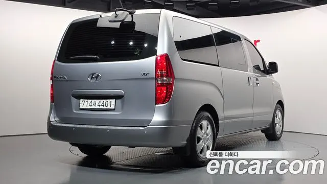 HYUNDAI GRAND STAREX 2018 — 202 437 км, серебристо-серый, Корея — под ключ — фото 2