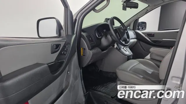 HYUNDAI GRAND STAREX 2018 — 202 437 км, серебристо-серый, Корея — под ключ — фото 11