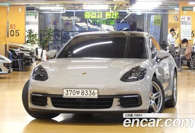 PORSCHE PANAMERA 2018 — 35 000 км, белый, Корея — под ключ — фото 1