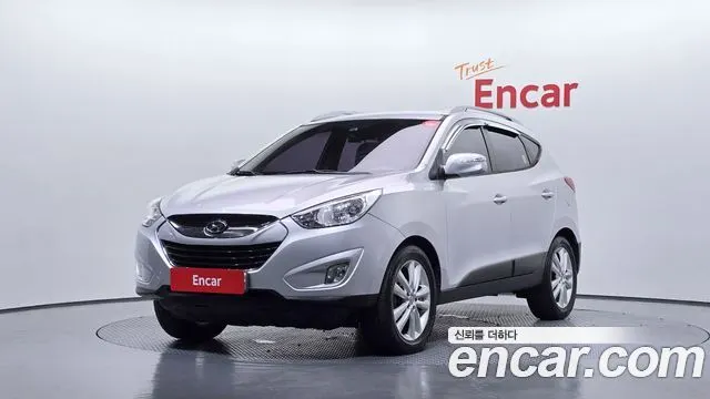 HYUNDAI TUCSON 2011 — 180 859 км, серебристый, Корея — под ключ — фото 1