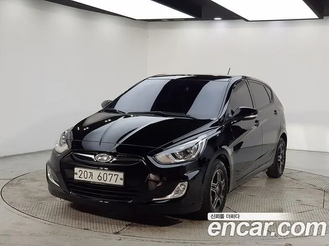 HYUNDAI ACCENT 2015 — 122 000 км, чёрный, Корея — под ключ — фото 1