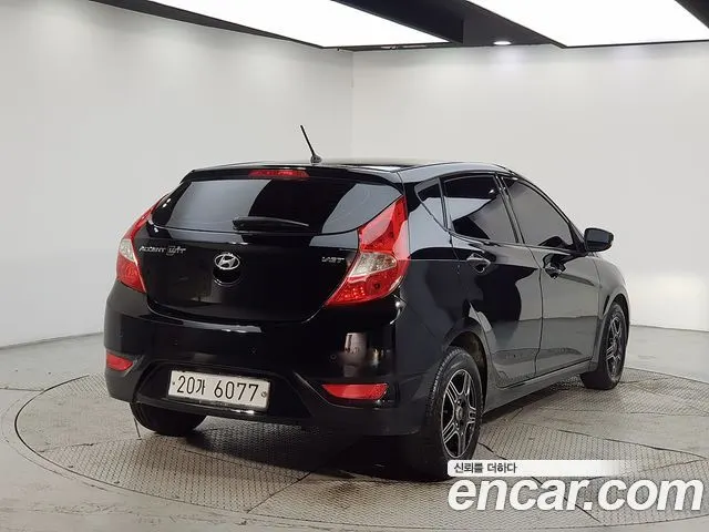 HYUNDAI ACCENT 2015 — 122 000 км, чёрный, Корея — под ключ — фото 4